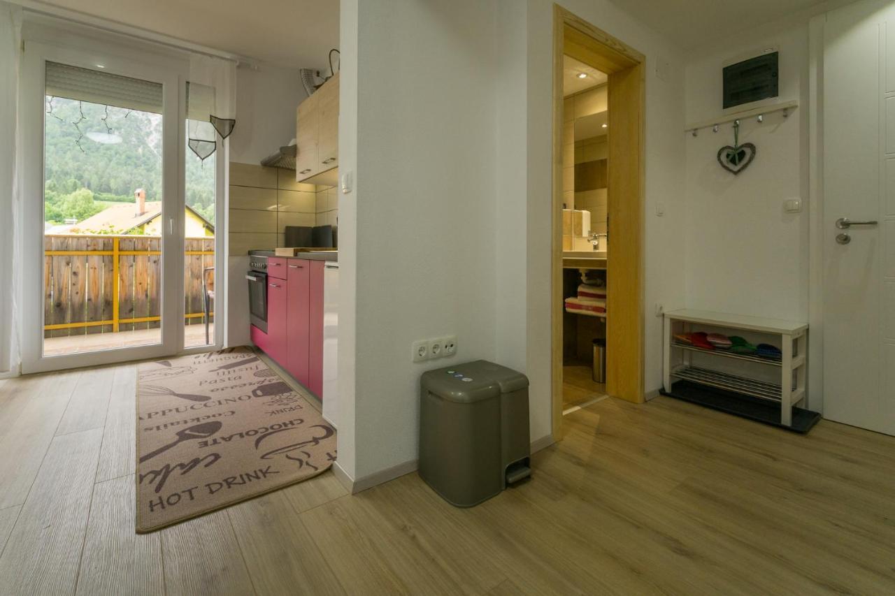Aparthotel Pr' Jakapc' Mojstrana Kültér fotó